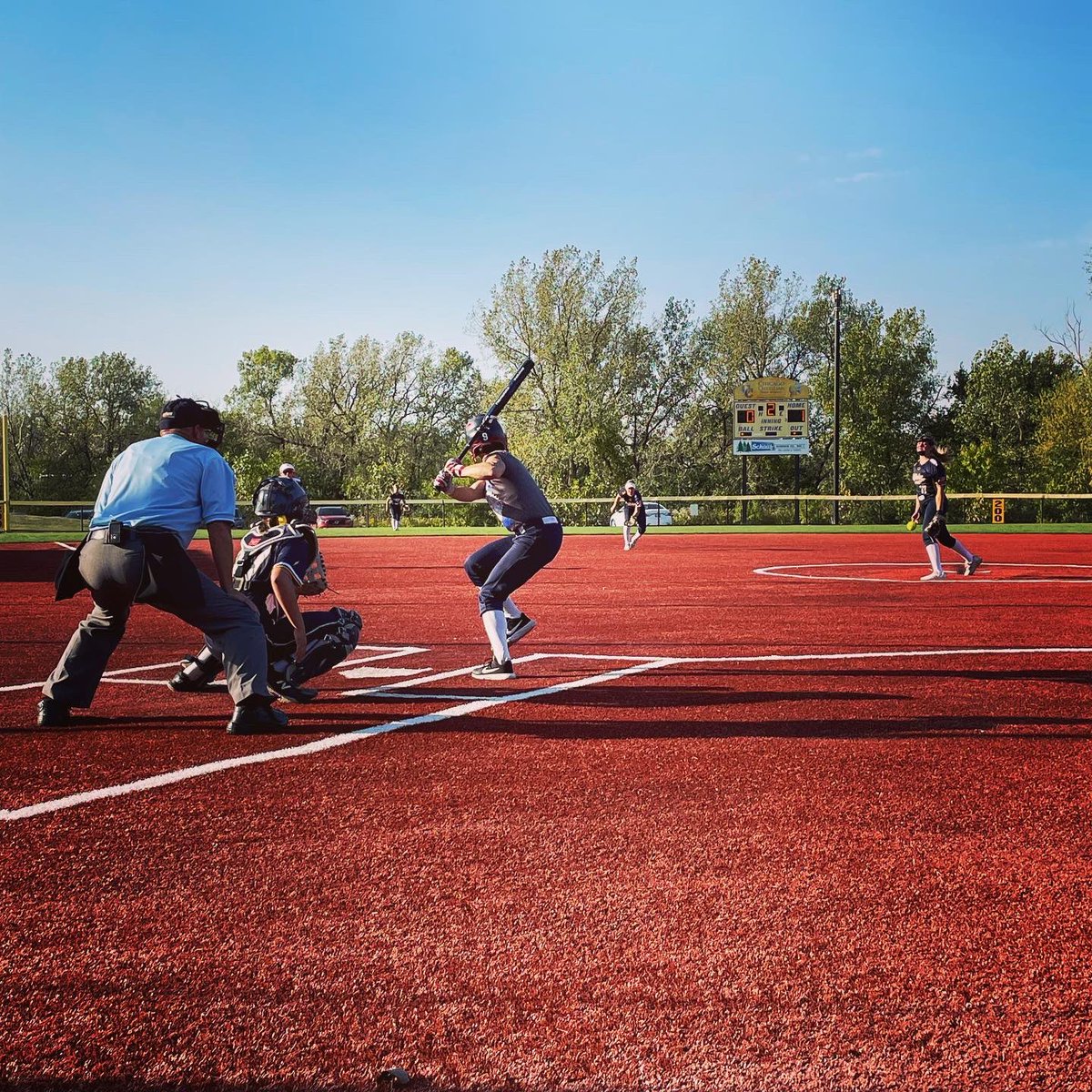TrollsSoftball's tweet photo. Another successful night of Troll Bowl: Prospect Games 👏🏼 Great teams, great players, and great competition! #buildtheark @chicago_mt @NLLightning_MD @Machine18U @LemontRockers https://t.co/yMNHYndqtG