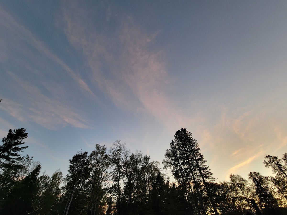 DawnoftheDew's tweet photo. Northern Minnesota has some of the most beautiful fall colors anywhere. So much beauty! #Lusten #MinnesotaFall #NorthShore https://t.co/uq27LAnsGw
