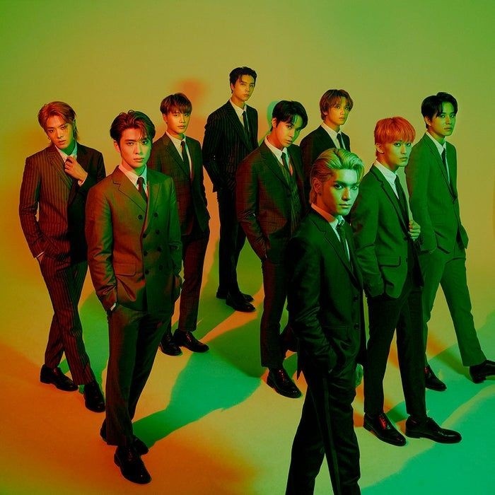 UpdateKBoys's tweet image. Os verdinhos! O álbum “STICKER” do NCT 127 debutou em #1 no Oricon Album Chart dessa semana com 52 mil cópias vendidas. Seguido de ‘LOVEHOLIC’, já é o segundo #1 em sequência da unit.