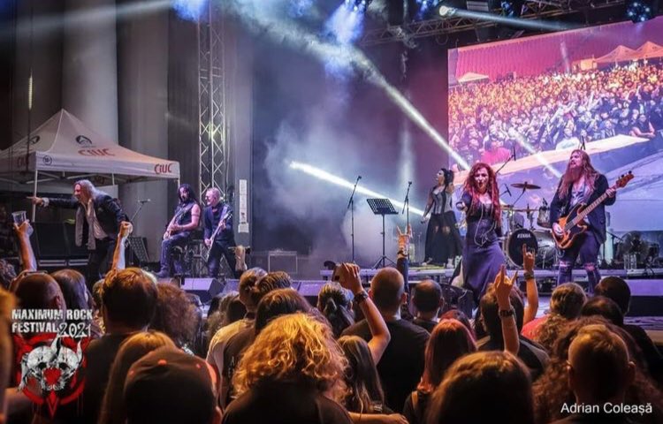 PageTherion's tweet photo. Therion at Maximum Rock Festival
Photo by: Adrian Coleasa
#therion #therionband #chrisdavid #chiaramalvestiti #rosaliasairem #rosáliasaírem #christoferjohnsson #christianvidal #thomasvikström https://t.co/4XIgZQBUIp