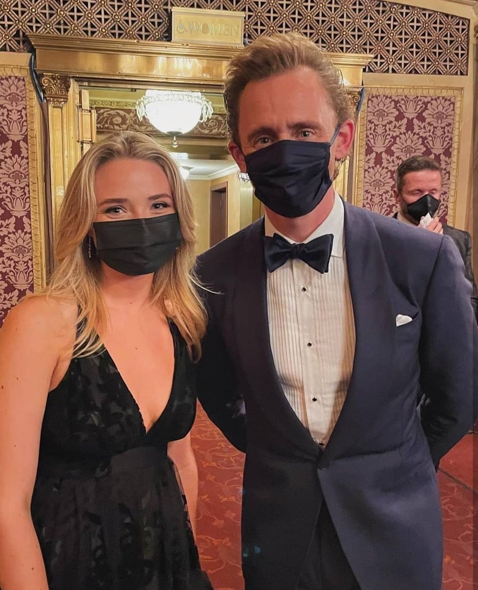 HiddlestonLatam's tweet photo. 📷|| Fotos nos vistas del día de ayer de #Tomhiddleston y #zaweashton en los Tony https://t.co/OOjnVI7sJd