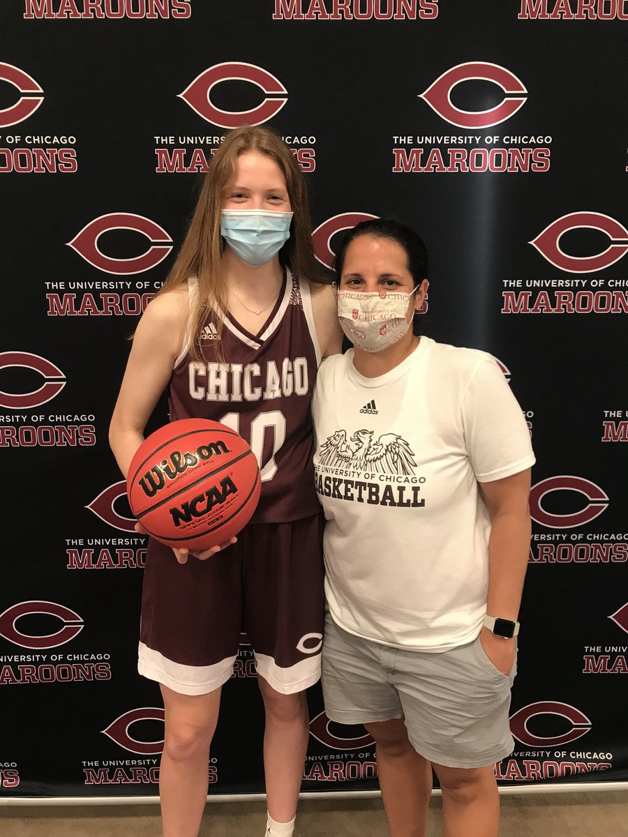 cworkman31's tweet photo. #Committed🤍🤍 @NazarethGBB @LadyLightningIL @functionathlete @UChicagoWBB @Coach_Maria4 @mbilek22 https://t.co/810XRToAwm