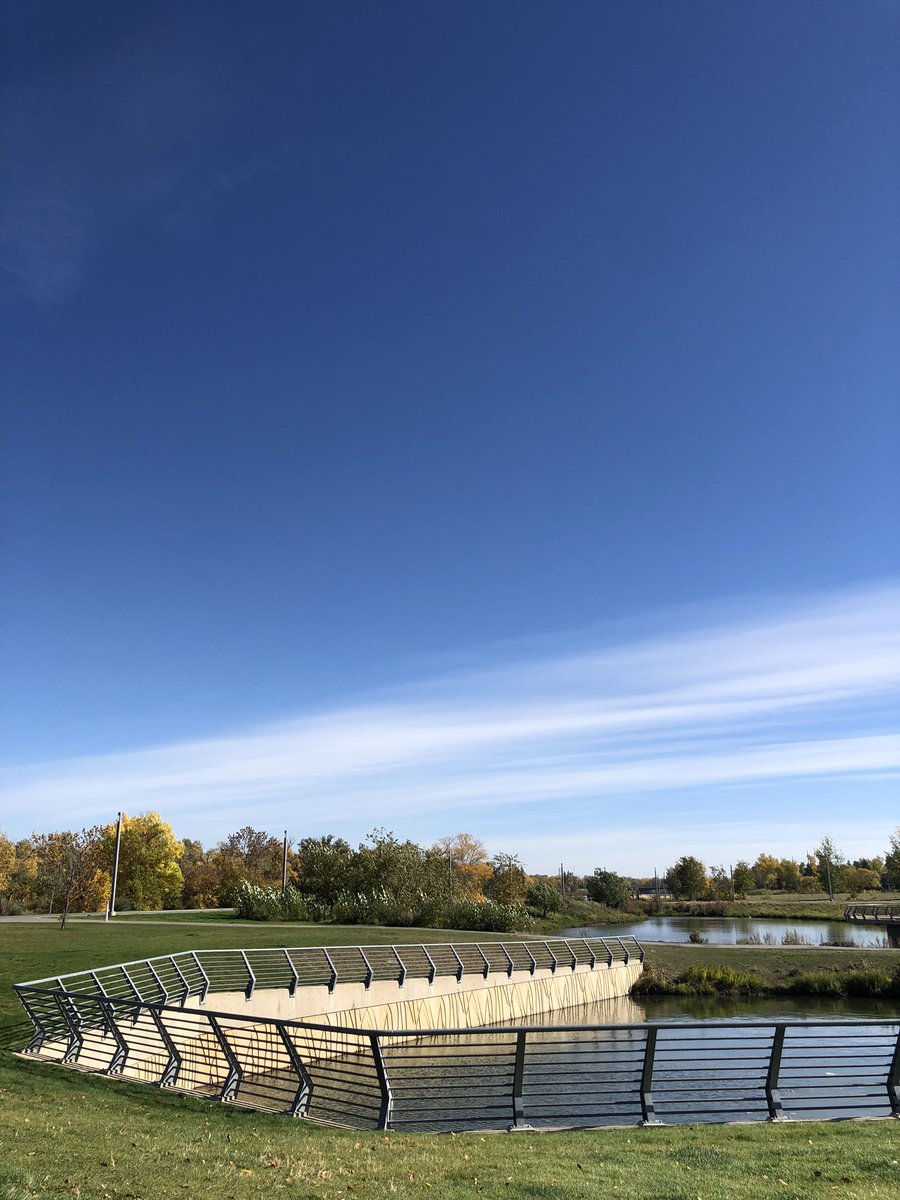 libraryknitter's tweet photo. This was my view at lunch today. It was terrible trying to convince my body to go back inside. https://t.co/ipbthm04JJ