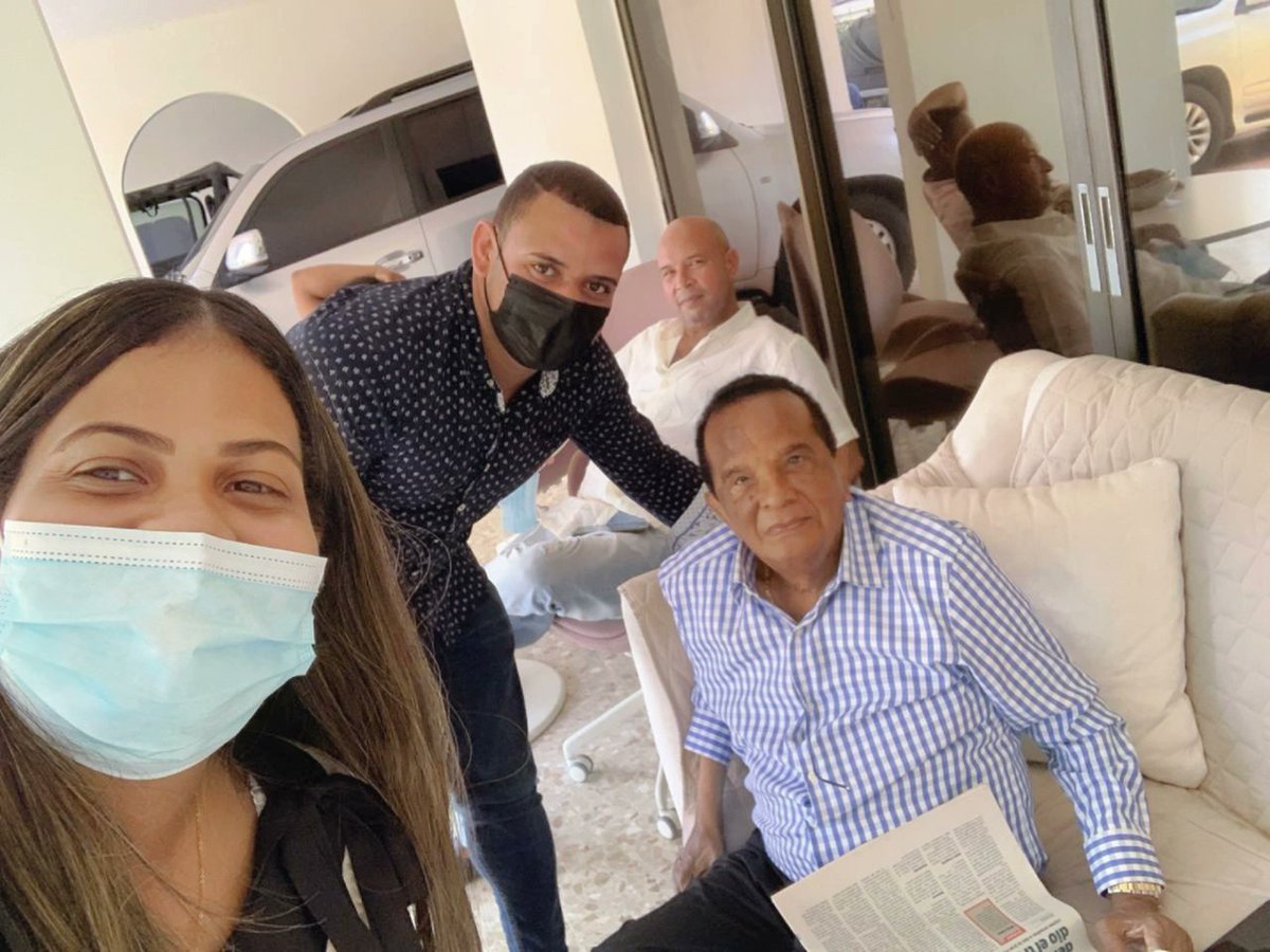 ConzelEstevez's tweet photo. Nada mejor que compartir una tarde, con el licenciado Vicente sanchez baret con toda su sabiduría y experiencia política. 

Mi lider. @vicentesh2 https://t.co/ycTsDGnFfR