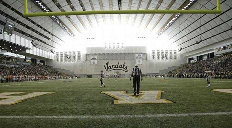 herring_aiden's tweet photo. I’m Blessed to announce that I have received my 1st offer to continue my education and athletic career at the University of Idaho! @VandalFootball 
#AGTG 

@CoachPTracy @CoachMikeBreske @coach_reader @perrypumas @perry_pumas @JUSTCHILLY @CodyTCameron @azc_obert https://t.co/lPp7WStcjC