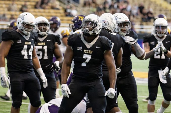 herring_aiden's tweet photo. I’m Blessed to announce that I have received my 1st offer to continue my education and athletic career at the University of Idaho! @VandalFootball 
#AGTG 

@CoachPTracy @CoachMikeBreske @coach_reader @perrypumas @perry_pumas @JUSTCHILLY @CodyTCameron @azc_obert https://t.co/lPp7WStcjC