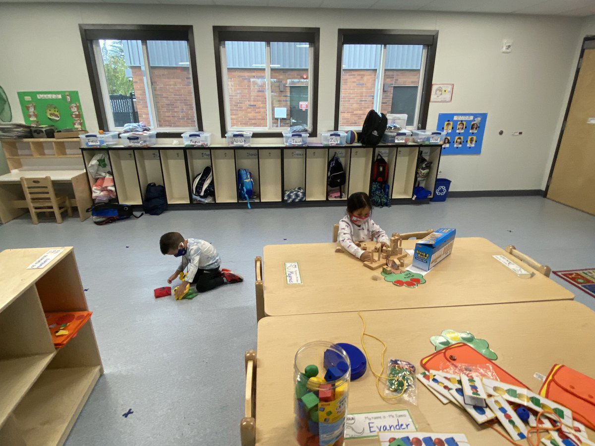 DirectoraGarcia's tweet photo. Preschool students engaged in hands on learning @MB_Dolphins ! Vamos delfines!! https://t.co/1cB1UoYVQT