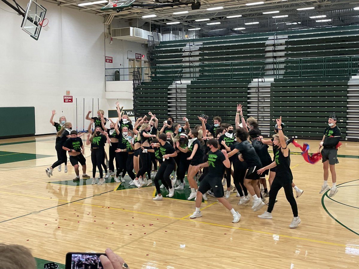 2022crew1's tweet photo. 2021 FIRST PLACE &amp; MOST ENTERTAINING 🏆💚 THANK YOU! https://t.co/tHFAPpSMWW