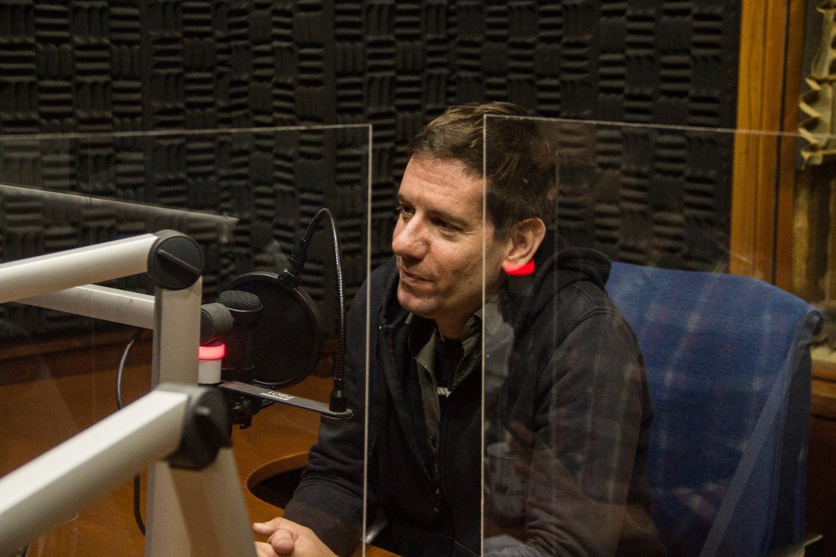 ceacu_uy's tweet photo. Este lunes Diego Barnabé entrevistó en @lacanoaradio a Matías Castro, el creador de Montevideo Comics, el proyecto que le enseñó el camino de la gestión cultural, y que pronto cumplirá 20 años.
@matiascastrolyl @MVDComics @BarnabeDiego https://t.co/HXycmvymwp