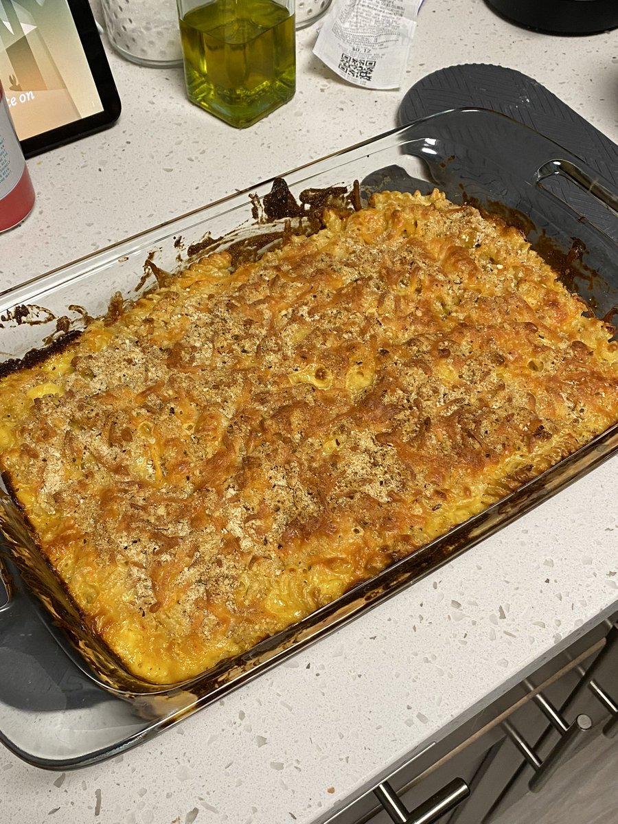 CallahanCalvin's tweet photo. @jayhaykid @DALLASBRADEN209 @Jared_Carrabis @MichaelF_15 “Velveeta is an Everyman’s cheese” 

Threw it back to episode 170 today and followed the wise JayHay’s instructions with some creative liberties.  Also whipped up some spicy nugs. https://t.co/MoUvspukmX