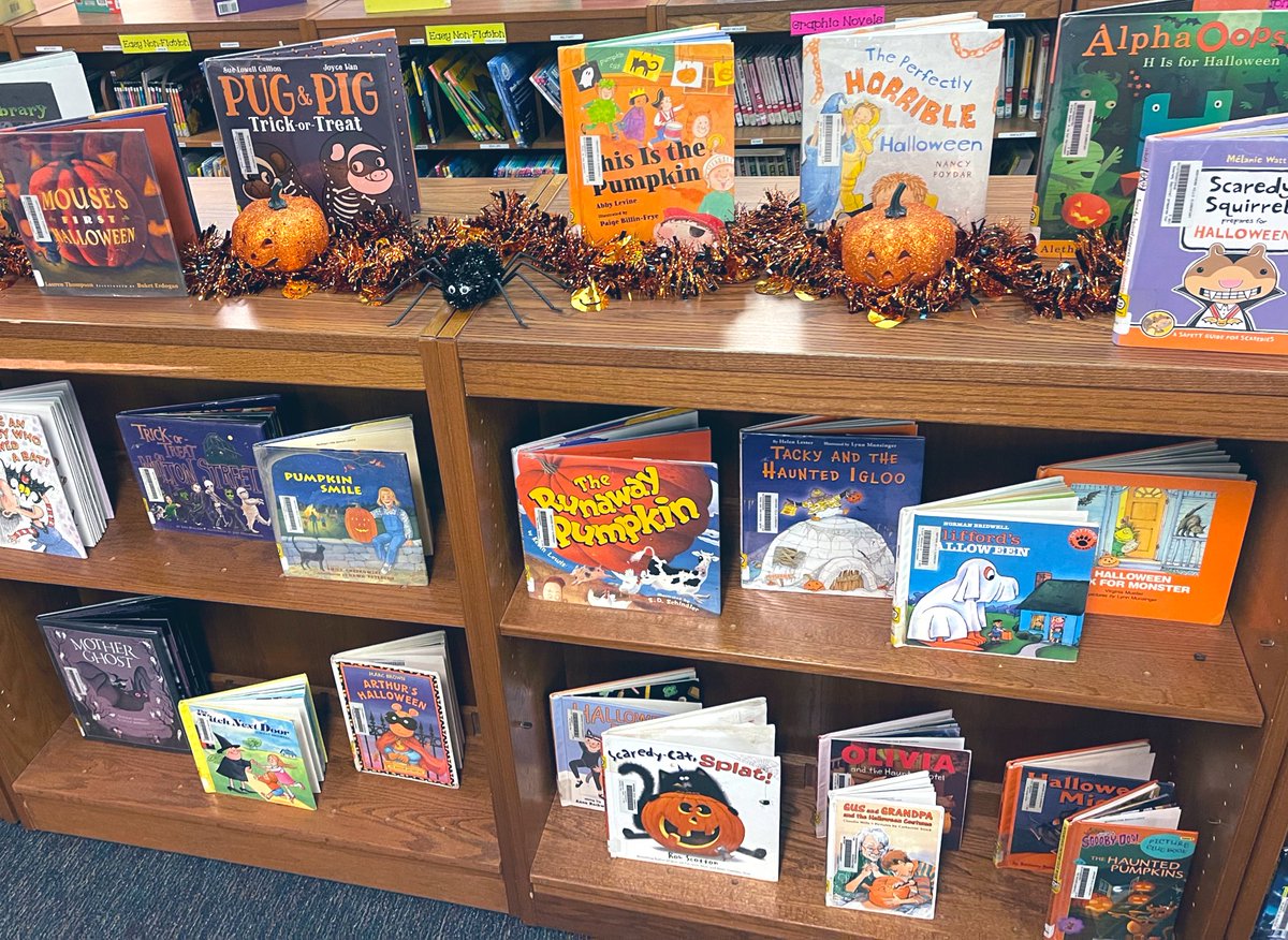 NHBookinBroncos's tweet photo. Broke out the Halloween decor today 🎃 👻 #NEISDlibs #fallismyfavorite #elementarylibrarian #bookinbroncos https://t.co/ct0GQ2vezj