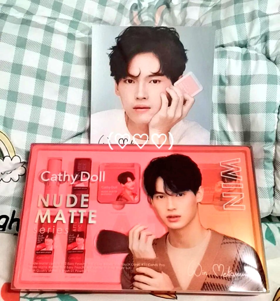 DeARznNOiD's tweet photo. แกะกล่องCathy Doll"Bright-Win" Premium set💐💐
Set วินพีช(แอบอยากได้ทุกเซตเลย)คือดีมาก สวยมาก น่ารักมาก ใดๆคือกล่องกับรูปดี ชอบตลับบลัชออนที่มีรูปน้องวินมาก และก็คือบลัสออนลิปสีสวยด้วยชอบแหละ #winmetawin
#BoxSetBrightWinFinForHome
#CathyDoll
#CathyDollxBrightWin https://t.co/sqnBG7fuvP