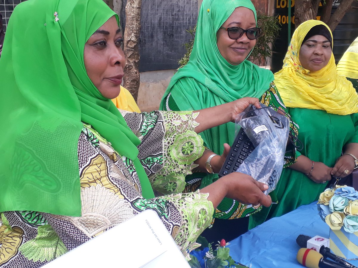 HAJI NASSOR MOHAMED (@hajinassor24) on Twitter photo Elimu ndio hazina pekee kwa wanafunzi katika kuweka msingi wa maisha yao Mbunge viti maalum <a href="/ccm_zanzibar/">CHAMA CHA MAPINDUZI - Zanzibar</a> kusini Pemba Maryam Azam Mwinyi akikabidhi compyuta na printer skuli ya Michakaini 'B' <a href="/TAMWA_Zanzibar/">TAMWA Zanzibar</a> <a href="/KhadijaYussuf14/">Khadija Yussuf</a> <a href="/Kalukubila/">Essau Kalukubila</a> <a href="/FatmaHamadFaki1/">Fatma Hamad Faki</a> Elimu ndio hazina pekee kwa wanafunzi katika kuweka msingi wa maisha yao Mbunge viti maalum <a href="/ccm_zanzibar/">CHAMA CHA MAPINDUZI - Zanzibar</a> kusini Pemba Maryam Azam Mwinyi akikabidhi compyuta na printer skuli ya Michakaini 'B' <a href="/TAMWA_Zanzibar/">TAMWA Zanzibar</a> <a href="/KhadijaYussuf14/">Khadija Yussuf</a> <a href="/Kalukubila/">Essau Kalukubila</a> <a href="/FatmaHamadFaki1/">Fatma Hamad Faki</a>