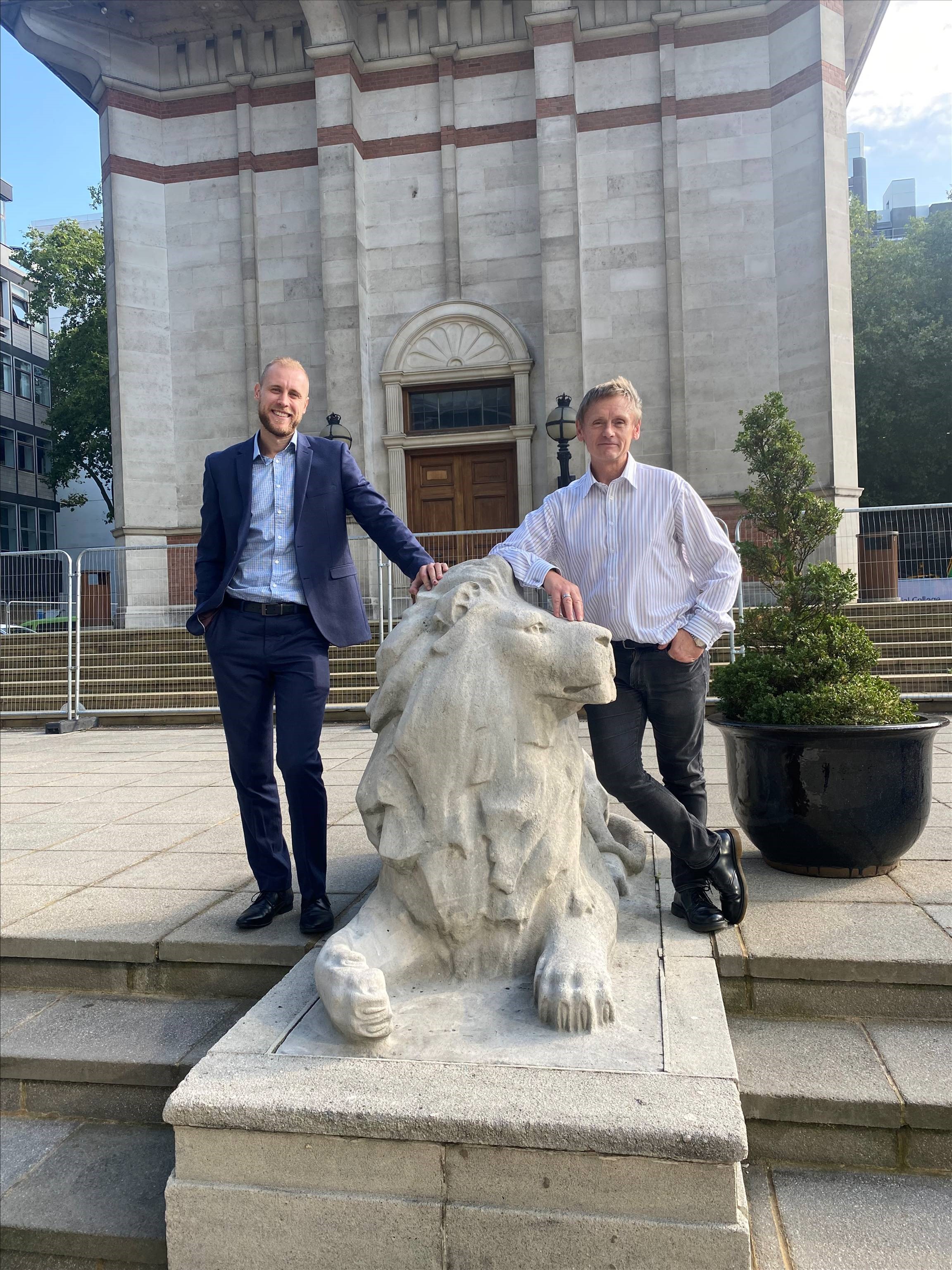 Dr Luke McCrone (DrLukeMccrone) / Twitter