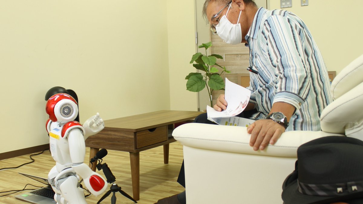 Older adults in Japan are also interacting with the devices in our Living Lab! For most of them it was their first time to try talking with a robot or a virtual character. They found it quite stimulating, and gave us lots of feedback ✨ 
<a href="/TohokuUniPR/">Tohoku University</a> <a href="/NaoRobot/">NAO ()° .°) by Maxtronics</a>  <a href="/gatebox/">Gatebox</a> #Robotics