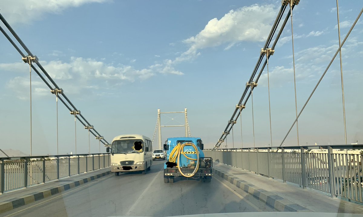 لماذ لا يتم حماية جسر خور البطح (جسر العيجة) من هذه المخالفات.
رسالة إلى جهات الاختصاص.
@Sur_NN1 <a href="/sur_media1/">🔸علوم صور العفية🔸</a> <a href="/SurCityOman/">OmanSurNN</a> <a href="/RoyalOmanPolice/">شرطة عُمان السلطانية</a> 
@alsharqyasouth 
@ss_governor