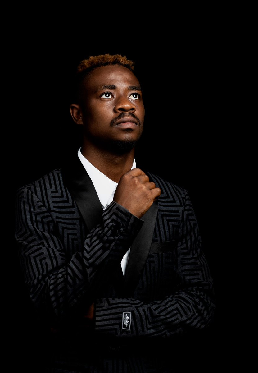 THBMEDIA_'s tweet photo. Studio shoot with @Ike_DeGeneral https://t.co/86MP0WXdmi