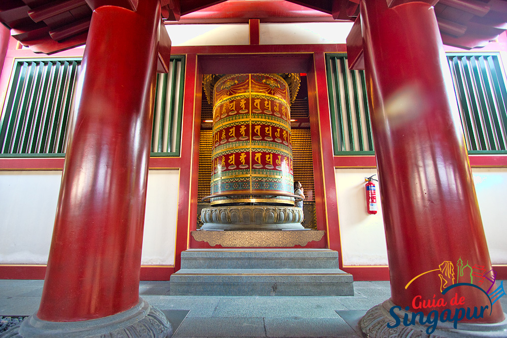 guiadesingapur's tweet photo. Interior del grandioso Buddha Tooth Relic Temple, en el corazón de Chinatown. https://t.co/P0NWS57ba2