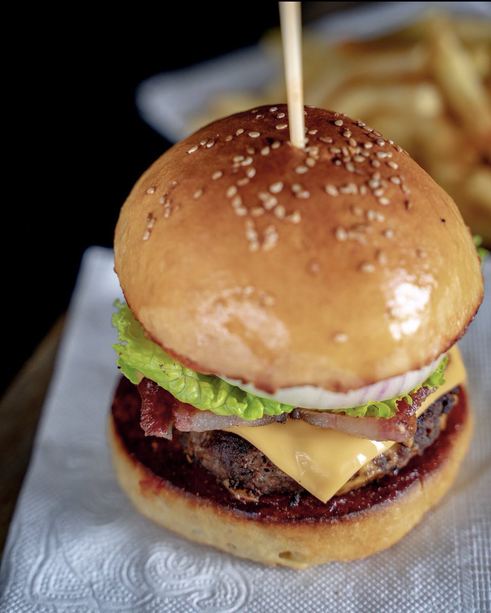 KigaliLounge's tweet photo. Double the #burger is the double the #good life! 🍔😋😋
•
•
IT’S TWO’s DAY AS WE DO EVERY #Tuesday☺️

BUY ONE 🍔 GET ONE 🍔 FREE 😋
#YouKnowTheSpot🥵

You can start bringing in your orders NOW😉
@vubavubarw @Pozodelivery @A2bRwanda https://t.co/YhS3vMwitR