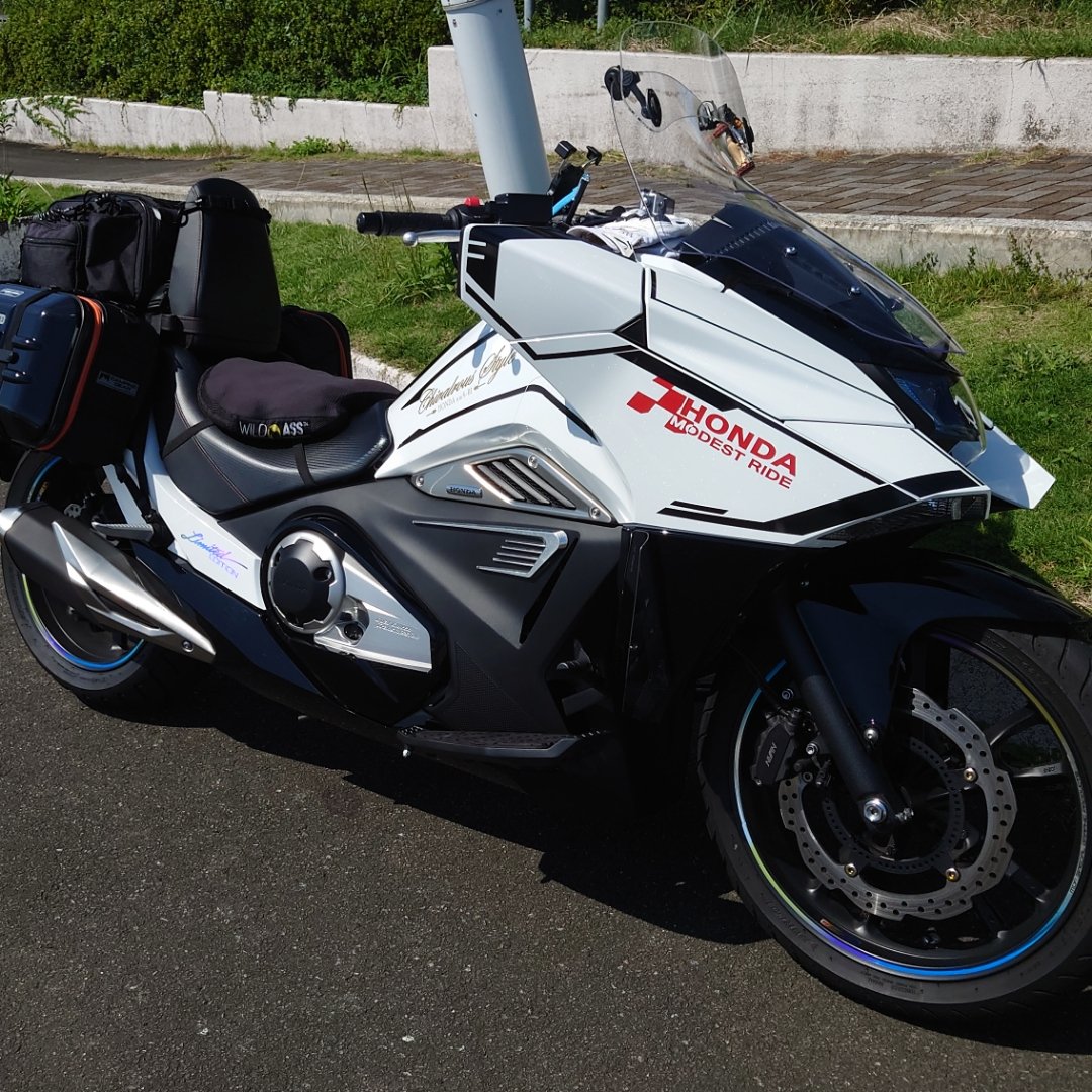 アキラ Nm4 02さんはtwitterを使っています 洗車が後もお散歩に パールロードの展望台で 01が さっそく 声かけさせていただきました 7ヶ月ほど前に走行距離2キロで購入されたそうです スゴい かっこよかったです Nm4 Nm402 Nm401 Nm4vultus バイク