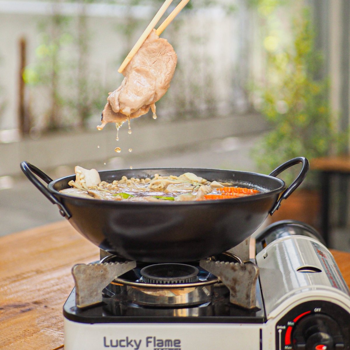 #รีวิว Meet 🏡🍲☕️🍰  #สุทธิสาร 

คาเฟ่ลับย่านสุทธิสาร ที่เหล่าขาฮอปต้องชื่นชอบอย่างแน่นอน กับคาเฟ่สไตล์ Homey ที่ทางเจ้าของร้านได้ดัดแปลงบ้านหลังเก่าให้เป็นคาเฟ่ที่มาพร้อมบรรยากาศสบาย ๆ เป็นกันเอง เพื่อให้ผู้คนที่แวะเวียนมารู้สึกอบอุ่น เหมือนได้กลับมาทานข้าวที่บ้าน