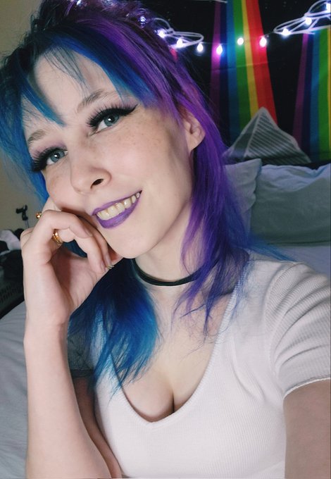 I didn't mean to get eyelashes so huge and now require validation. 😭 https://t.co/w2IKQJFQIx<a href="/tag/newprofilepic"class="tags"><span>#newprofilepic</span></a>