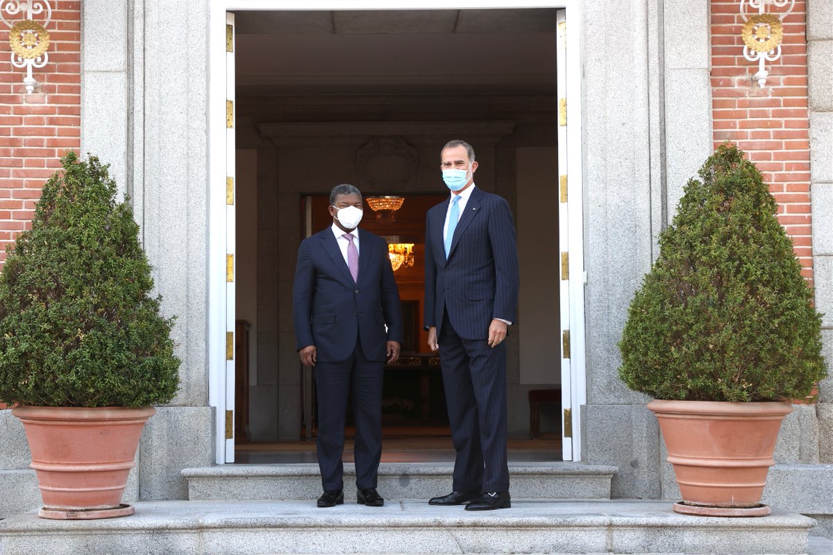CasaReal's tweet photo. El Rey recibe en el Palacio de la Zarzuela al presidente de la República de Angola, João Manuel Gonçalves Lourenço, con motivo de su Visita Oficial a España.
➡️https://t.co/001o2ba3KS https://t.co/iFVdc6eoe0