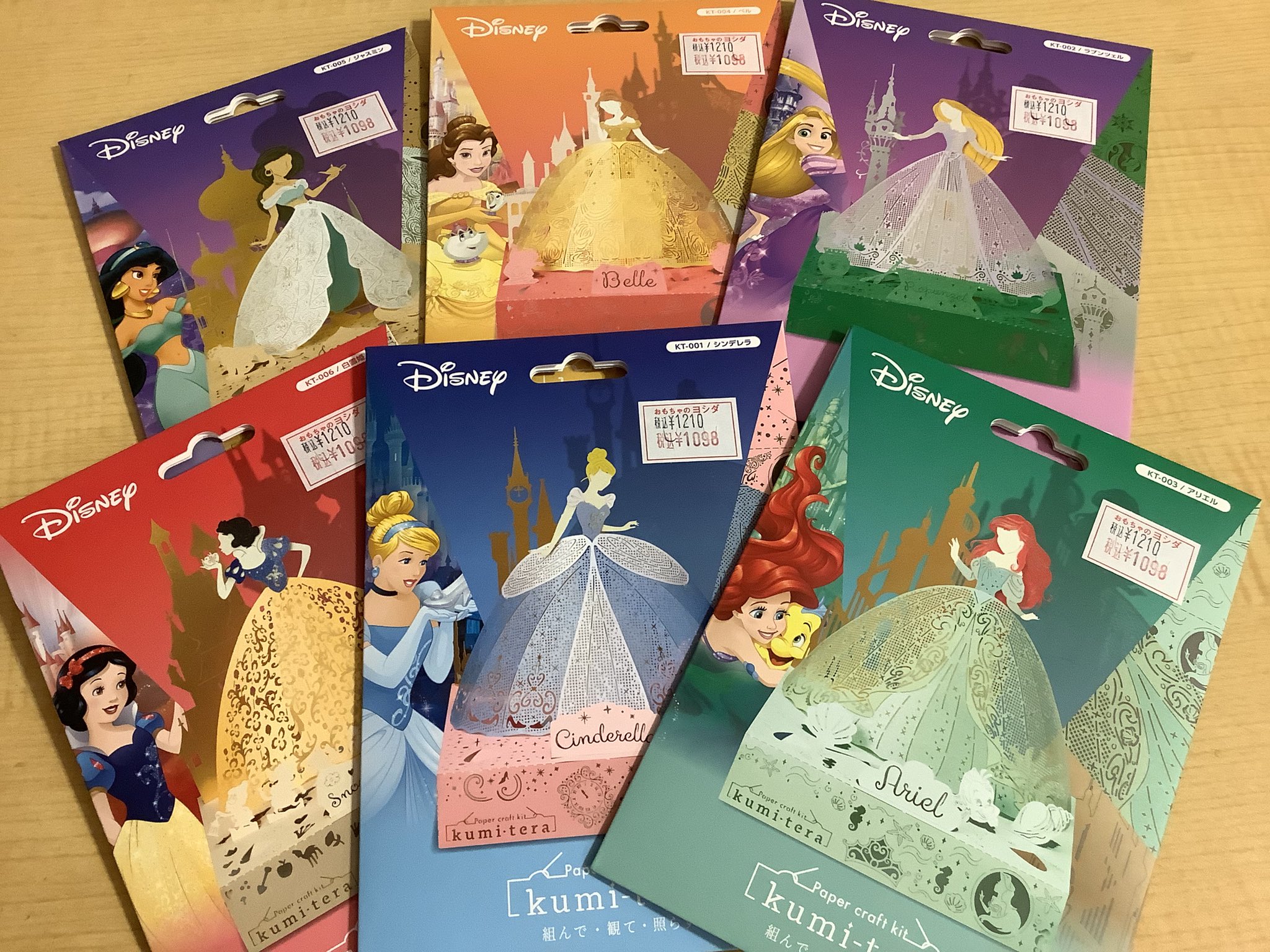 おもちゃのヨシダ札幌店 大空スタッフ ディズニープリンセスのペーパークラフト クミテラ が新登場 接着剤不要の立体ペーパークラフト制作時間約30分で完成 別売りのｌｅｄライトの上に乗せると美しいシルエットを楽しみ事ができちゃいます