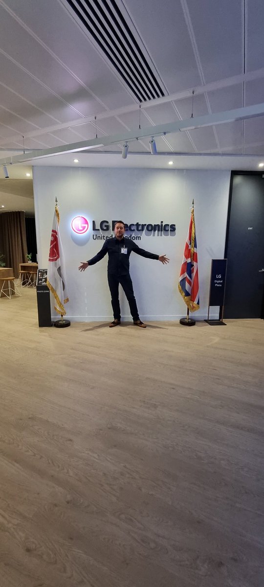 SammiBews's tweet photo. We kicked off @LGUK_B2B Open Days yesterday welcoming the fabulous @D_Gatenby @DanBrooksAV from @hewshott
It was great to have you guys in & hope you enjoyed the day.
Our Open days will run throughout October get booked today.
#Avtweeps #LG #LGShowroom #Opendays https://t.co/ULknXRApIO
