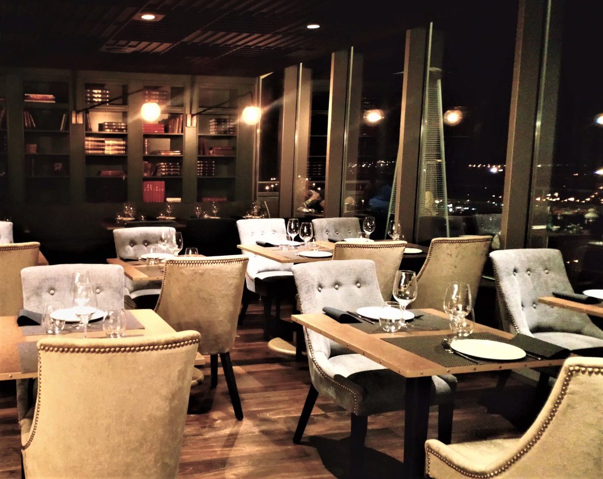 ¡Hoy es nuestro cumpleaños!
Hace 4 años que comenzamos con el ambicioso proyecto de crear un espacio a la altura de la ciudad en la que nos alzamos. Sobre la muralla, con oferta gastronómica "slow food"
#ElBuho #Navarra #Pamplona #aniversario #restaurantespamplona