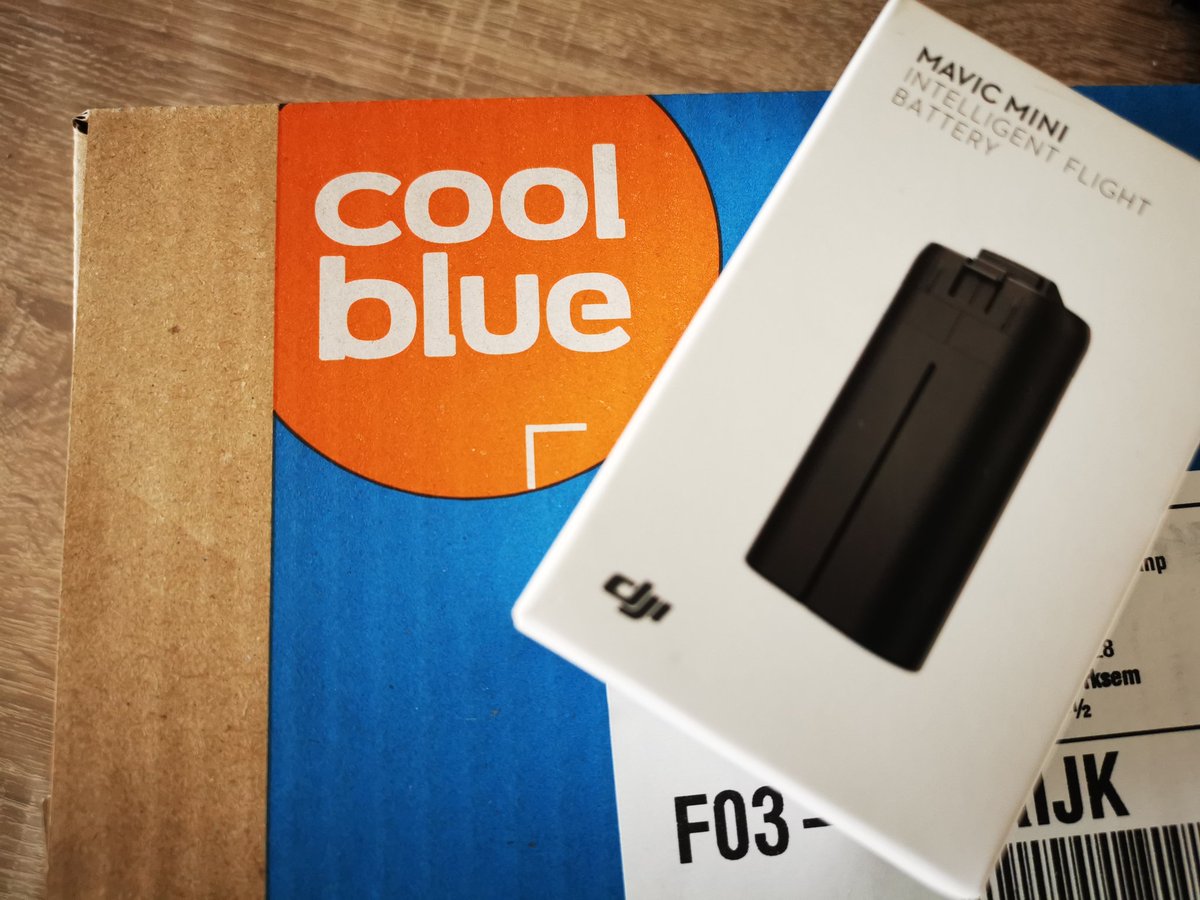 ChrisVwp's tweet photo. Wat een topservice @Coolblue_BE! En kudos aan de sympathieke CoolBlue-bakfietskoerier die aan de deur stond! https://t.co/4MP8mkPrGb