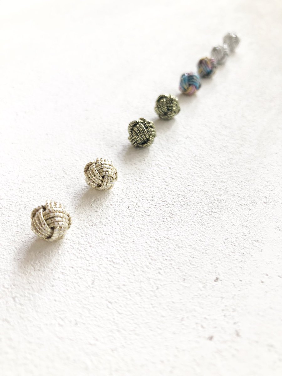 #ドリラブ宣言210928
□今日は朝から制作デー✊
集中して作業できる、有り難さ！

写真は本日作っている水引の｢玉結び｣
同じサイズ、納得行く形に作れるようになるまでに、どれだけ練習したか…😌
1番練習したかもしれない結びの1つです。
だからこそ愛おしい♡

#ドリラブ宣言5