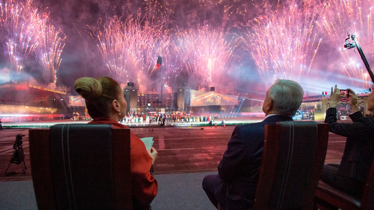 lopezobrador_'s tweet photo. Hoy celebramos el Bicentenario de nuestra Independencia y recordamos que "La patria es primero". https://t.co/4c11JQmTTD