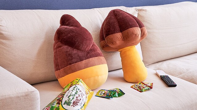 ビッグサイズ】「きのこの山」と「たけのこの里」のぬいぐるみが登場