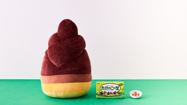 ビッグサイズ】「きのこの山」と「たけのこの里」のぬいぐるみが登場