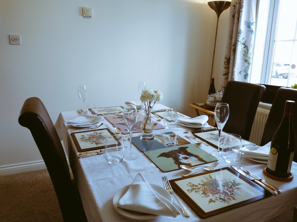 Little_RedHen_'s tweet photo. Family dinner at the weekend on potentially the last glorious day before autumn bit, pictured before &amp; after. We had such a lovely evening. So nice to g2g after so long. We toasted about 5 major events but oh, the pots! I was up in to the early hours getting sorted https://t.co/X9HZqIH4Tw