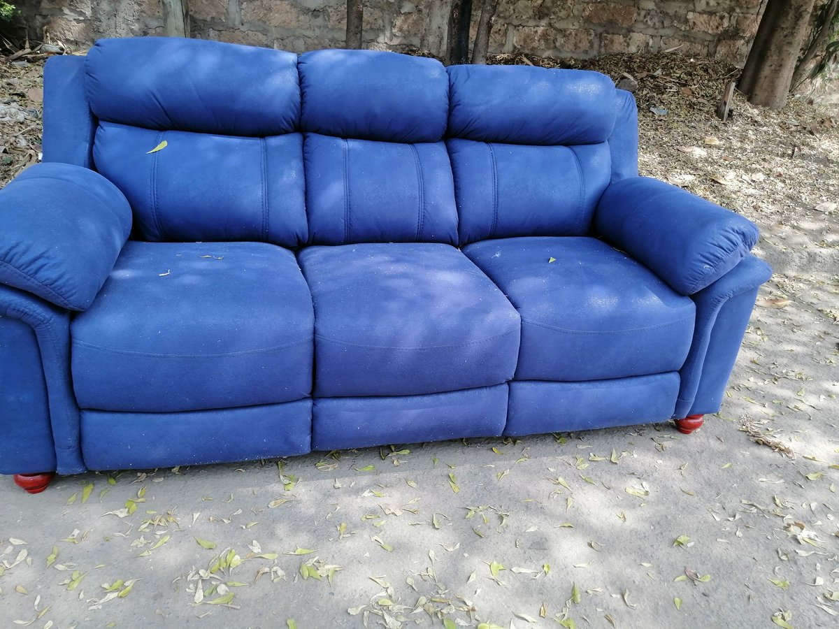 joeshue's tweet photo. Legit bizness.!! This 3 seater at only 35k.#reclinersofa#bossfurniture. https://t.co/YiTzJ3Luax