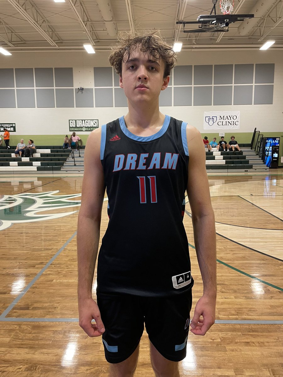 theShowJLVargas's tweet image. Desert Mountain might have the best shooter in the state over there. 6’4” senior guard Easton Reagan has a CLIP! Quick release, squares his shoulders in a hurry, sets his feet fluently and that release is always in the same spot. Kid will have a real purpose at the next level!