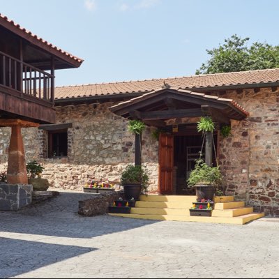 #NuevaFotoDePerfil de esta foto tan chula de <a href="/SenyFoto/">Ana López</a> saldrá nuestro nuevo logo encargado a <a href="/GraficasCano/">GraficasCano</a> #twicthelcordialcasachema_siguenos