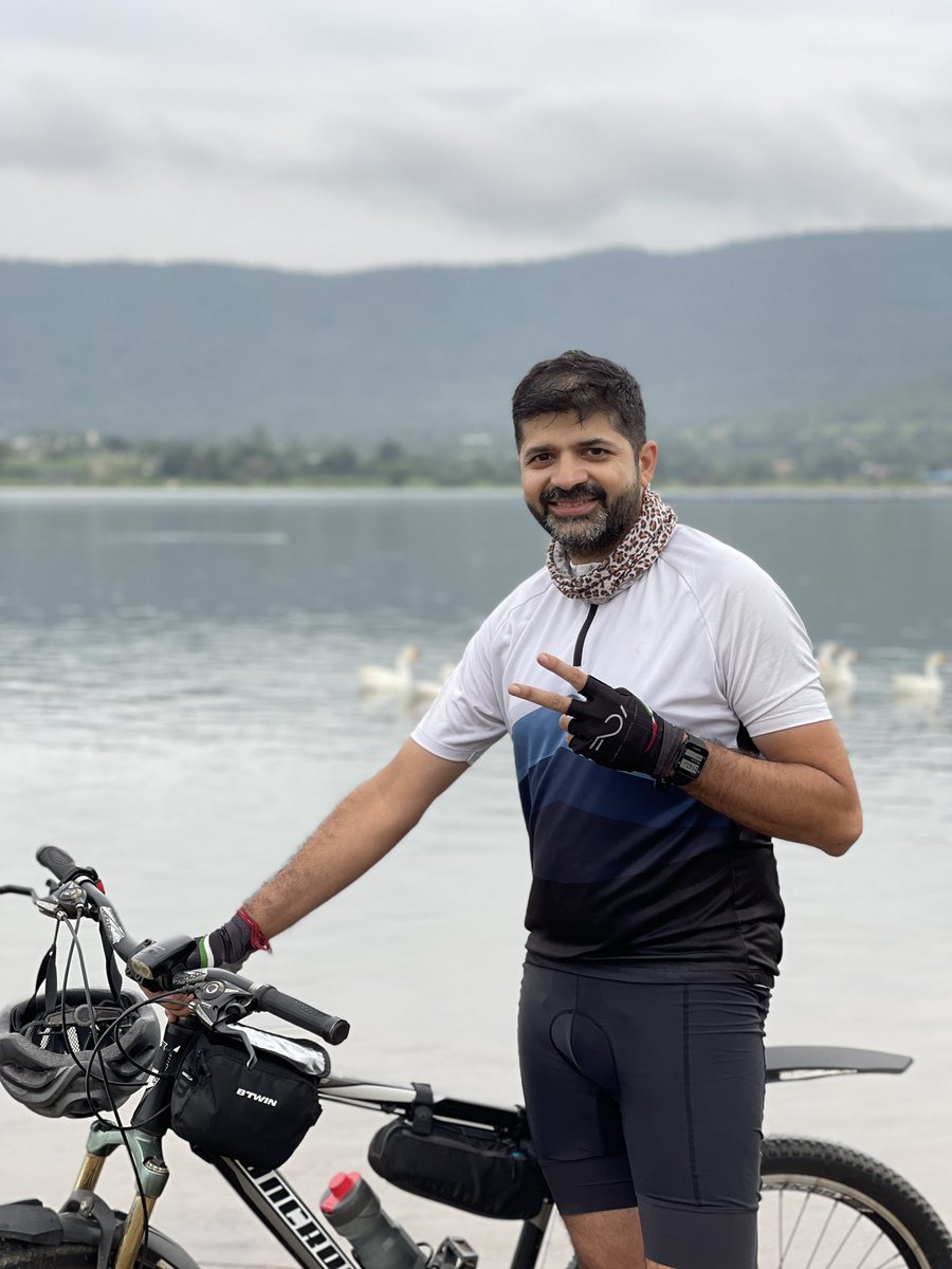 akhaware's tweet image. 50 kms #cycling to Kasarsai Dam. No crowd today, just 3 friends, many ducks, few dogs and tea stall. Enjoyed breathing more fresh air and watching the beauty around and of course clicks pictures. #ChasingSunlight seems a challenge today.