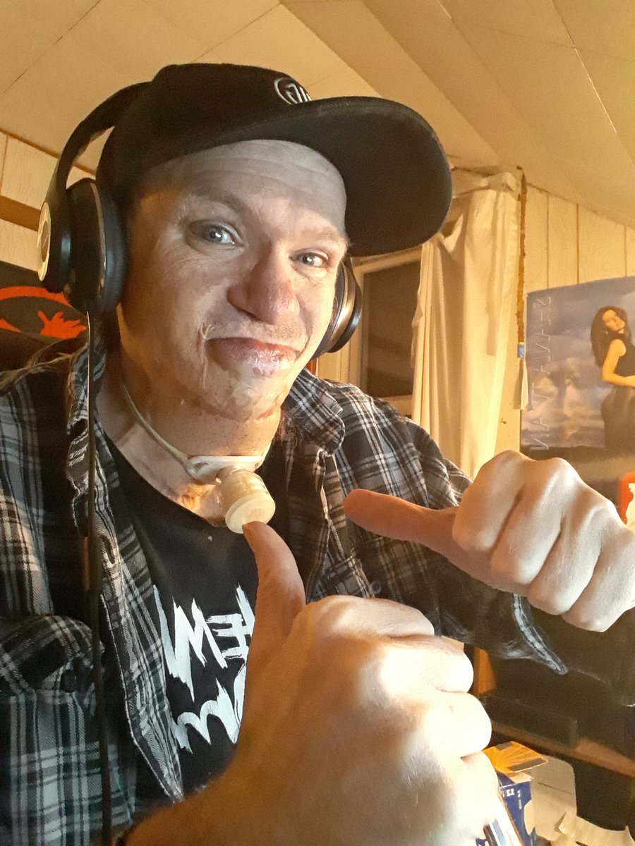 TBoogey420's tweet photo. Riddle me this.. what's baked like an apple pie,and high in the sky? This happy guy.🤣🤣🤣🤣🤣 #stoned4L #stonednation #mothernaturesmedicine https://t.co/ybCoiReQqD