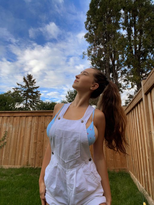 Retweet if I turn you on 😋😈 https://t.co/mFEEOqY4aE<a href="/tag/hoeween"class="tags"><span>#hoeween</span></a>