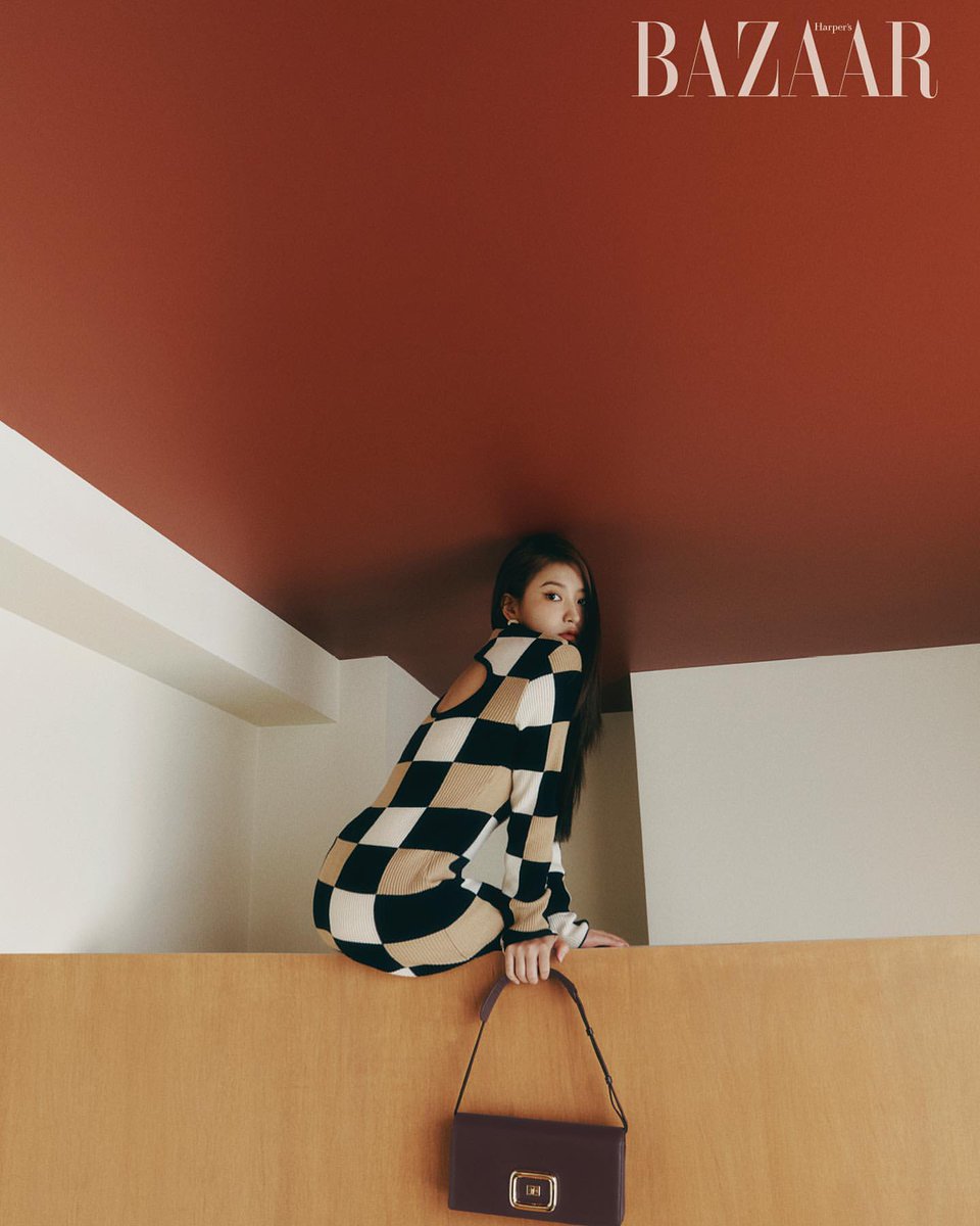 RVUPDATE_'s tweet photo. INSTAGRAM UPDATE

"@.harpersbazaarkorea @.rogervivier"
 https://t.co/tymPT09xzn (1)

#YERI #RedVelvet @.yerimiese @RVsmtown https://t.co/eJtgTFbgcX