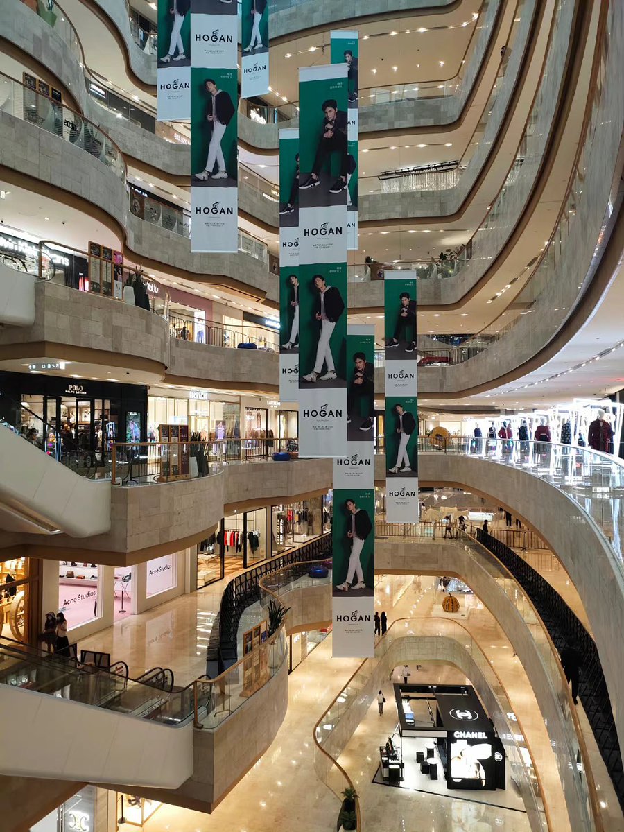 Yang Yang who can be seen everywhere 💙💙💙