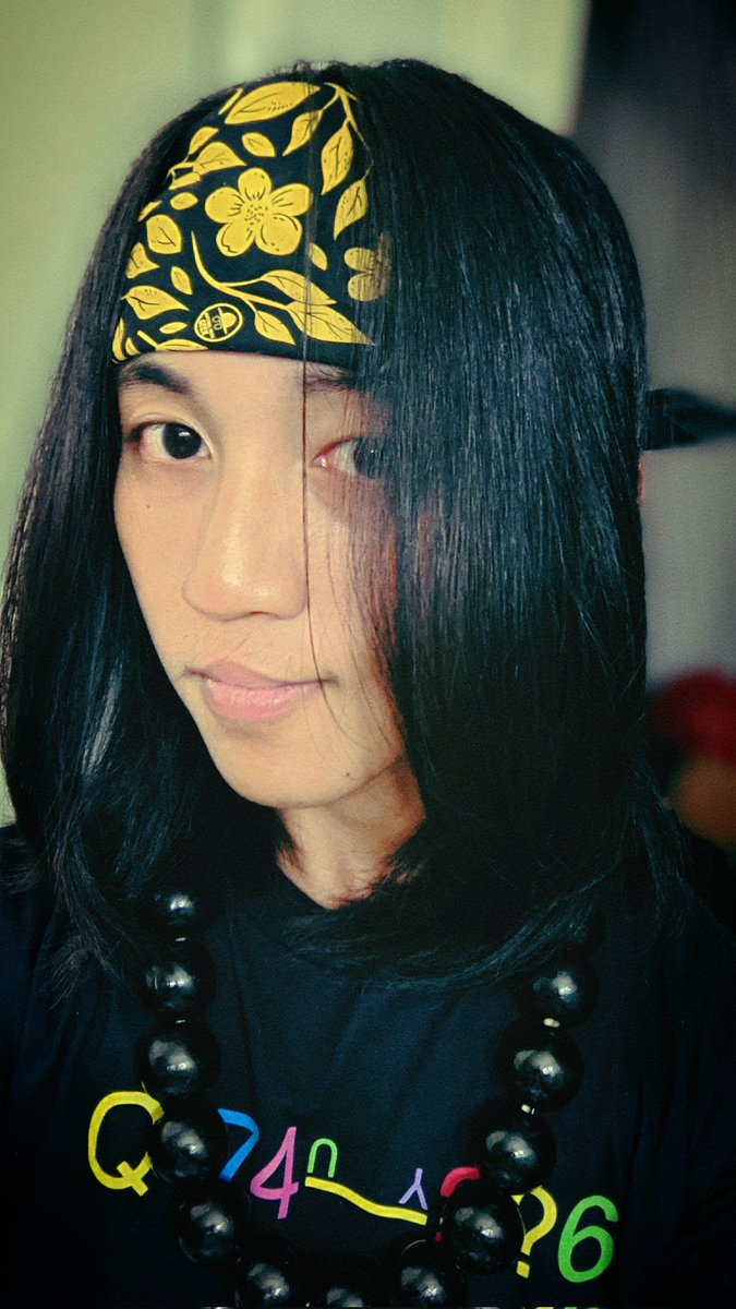 Had a good hair day! All I need is one once a week to make me feel good enough about myself, hah. Messy hair all over all other days.