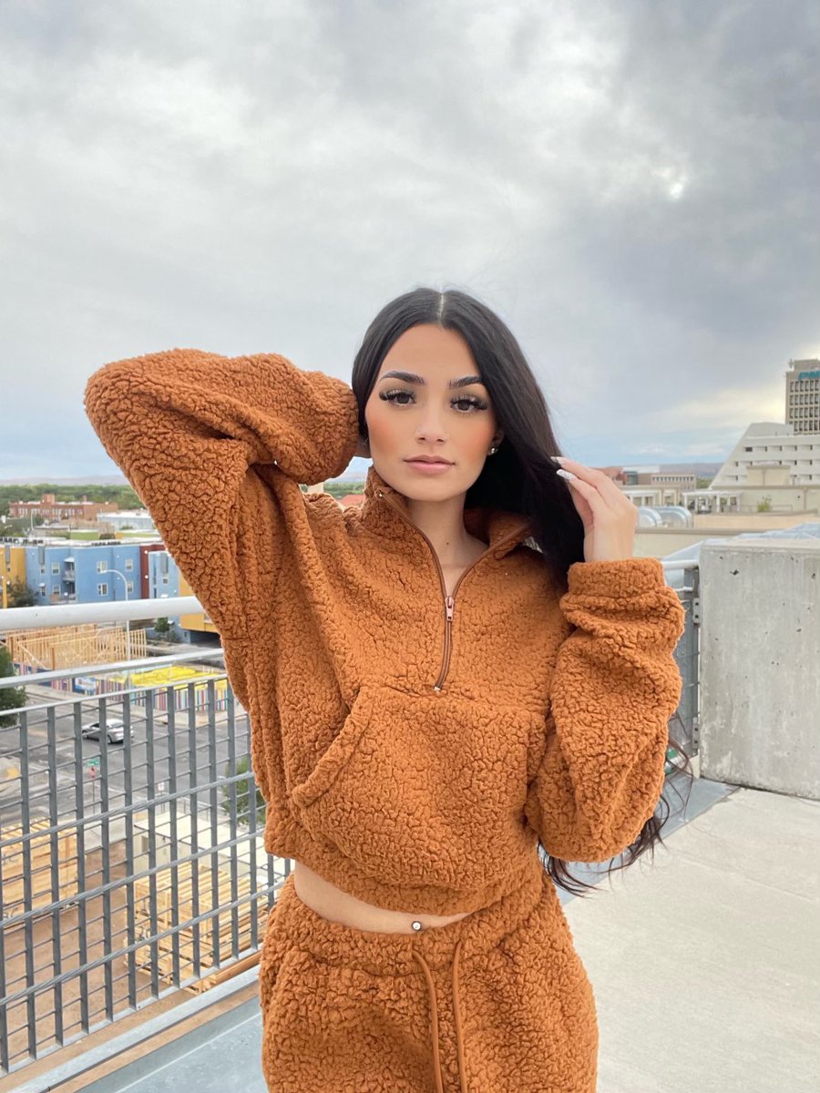 2bad2fab's tweet photo. Step into fall with our cozy "Teddy Set" 🧸🤍 available in 2 colors. Dropping this Friday at 5:55pm MST. You don't want to miss part 1 of our Fall collection 2021. 🍂 https://t.co/Ooy0J3PbS2