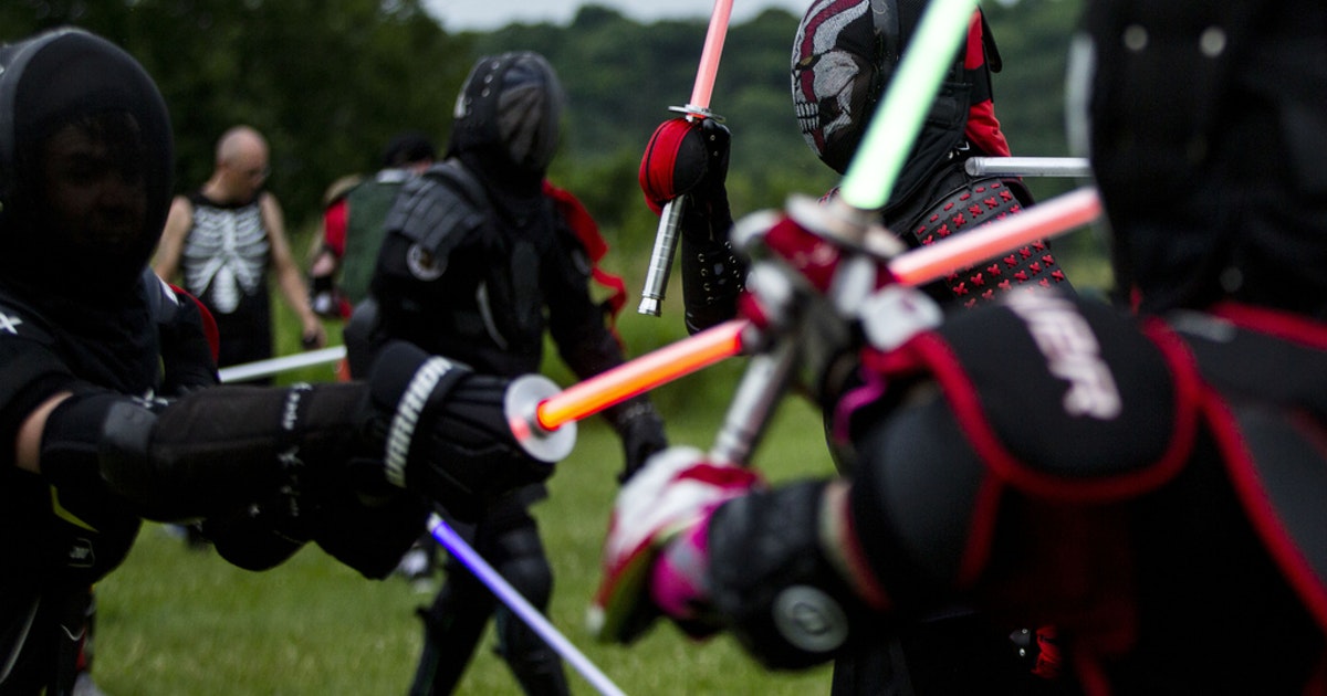 Fighting with lightsabers: Minnesotans do battle in growing 'nerd sport' - Minneapolis Star Tribune dlvr.it/S8TZXx
