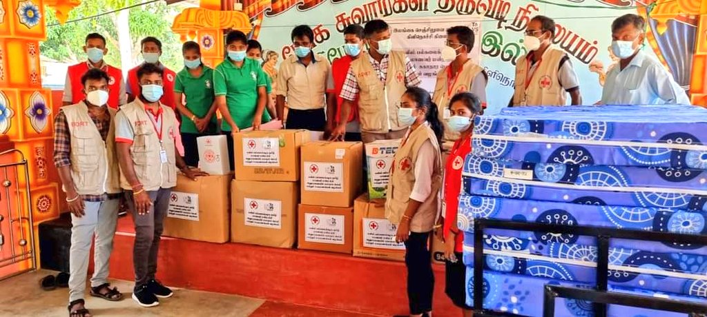 SLRedCross's tweet photo. In order to ensure that the vulnerable are supported in these trying times, our SLRCS Kilinochchi branch, with the support of TaVs Swiss land, donated beds and hygiene items to the Vanearikulam Elder's Home recently.
#COVID19 #SLRedCross https://t.co/4EFa45NhJi