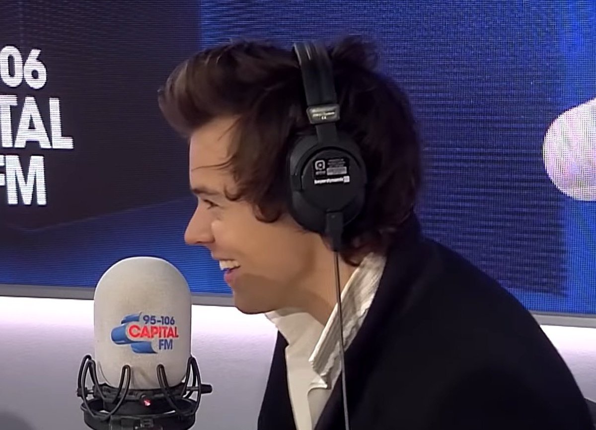 1D_ARCHIVES's tweet photo. the way louis and harry react with a smile when they hear each other's name. this is so damn cute. 
#Larryversary #LarryStylinson #Larry https://t.co/gihsYGz5i3