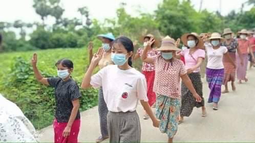 Multi-villages strike in Northern Salingyi &amp; Eastern Yinmarpin Tsp staged a marching strike &amp; sit-in protest to overthrow Genocidal Military.  #Chevron_StopSponsoringSAC #Sep28Coup   #WhatsHappeningInMyanmar